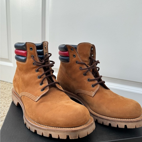 Selling my Gucci Lace up sedue boots - Picture 5 of 7